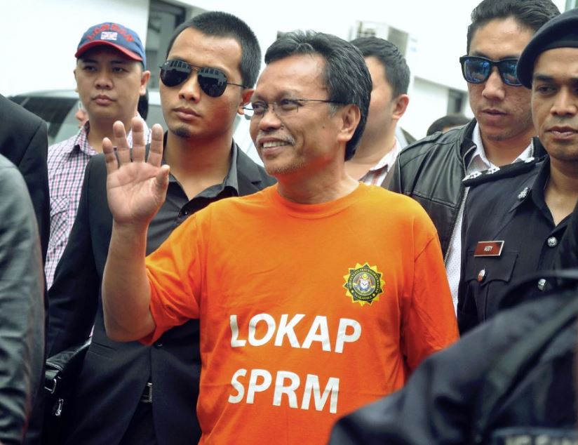 Berita Harian Shafie Apdal in orange.
