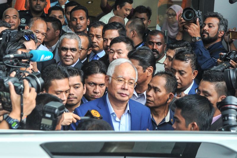 Yahoo News Singapore 'Blue is more my colour'.