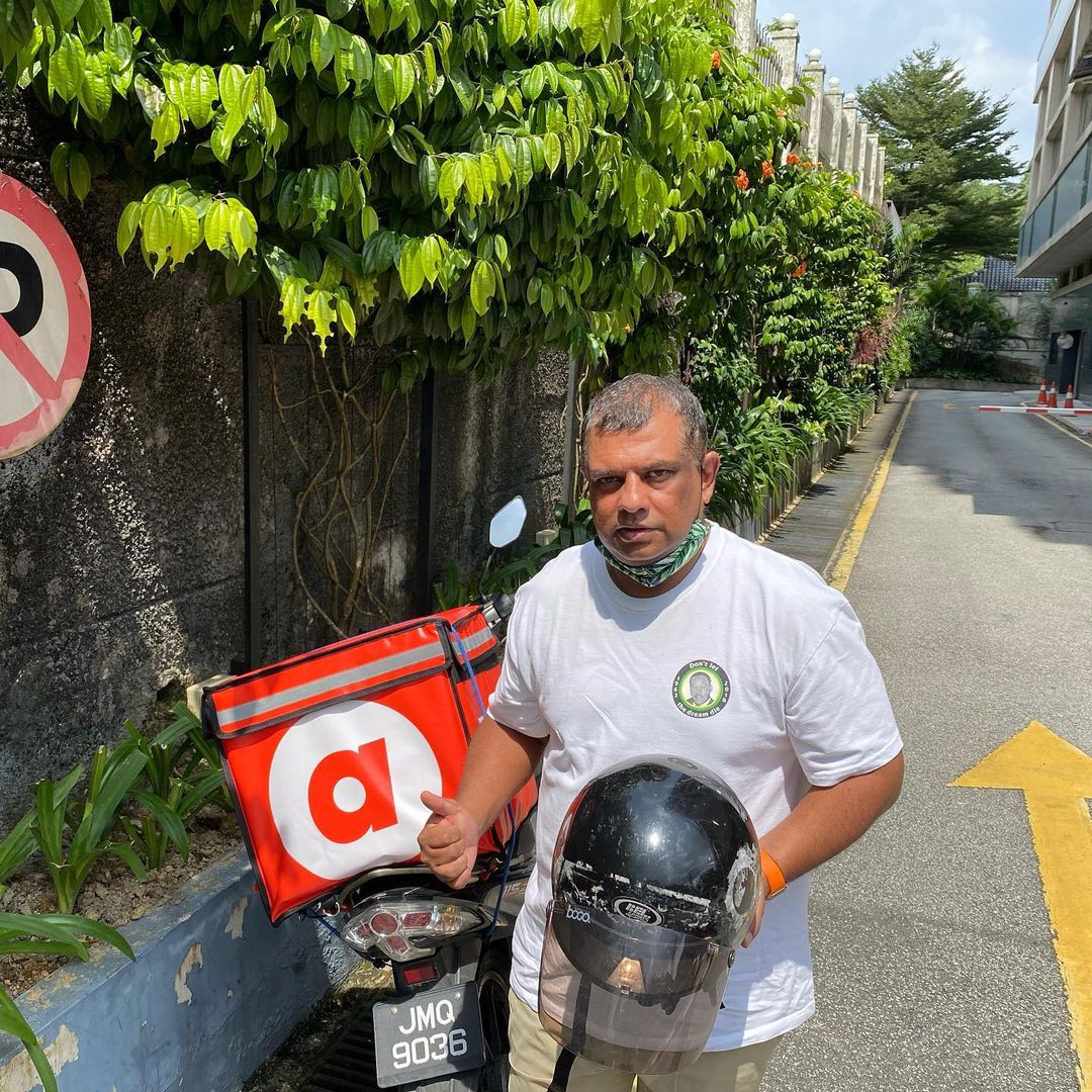 Instagram/Tony Fernandes Remember to tip your delivery guy.