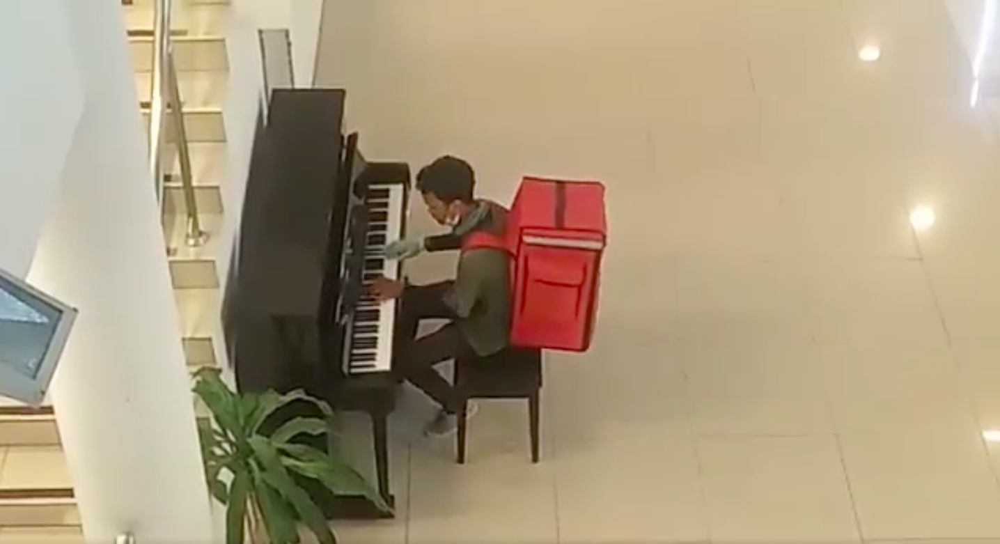 Twitter/IzatYuan But first, piano.