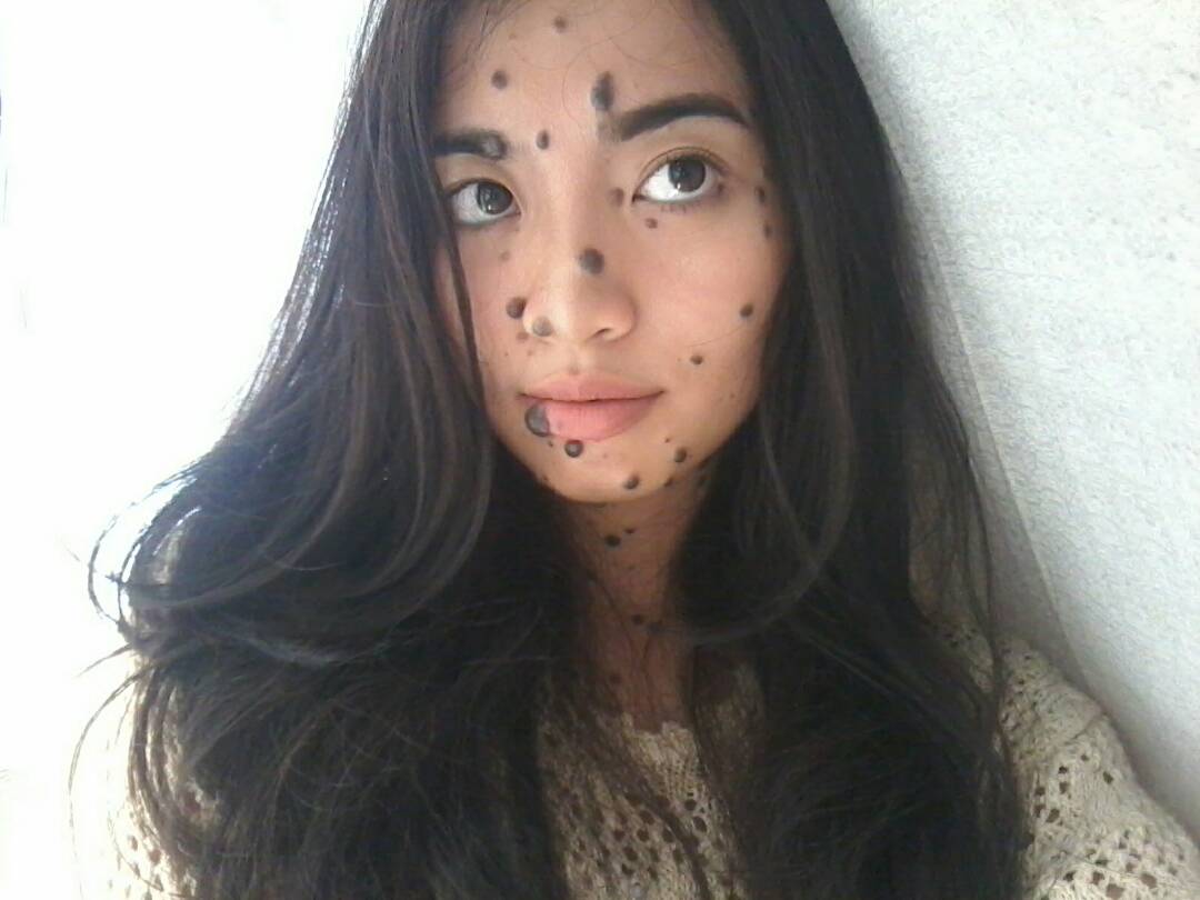 Evita Patcey Cantik dengan solekan tipis.