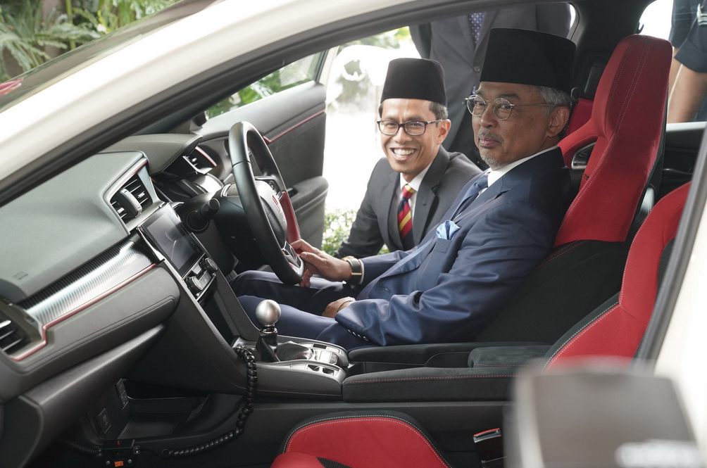 The Agong Gets A Honda Civic Type R For His Majesty S Birthday Btw Rojak Daily