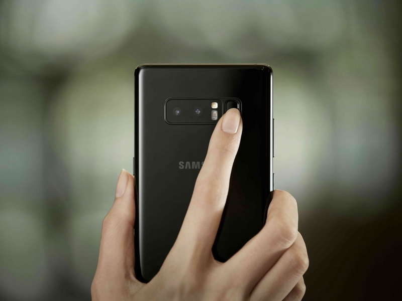 Samsung Ciri keselamatan Galaxy Note 8 dipertingkatkan tetapi pengimbas cap jari masih berada di belakang telefon pintarnya.