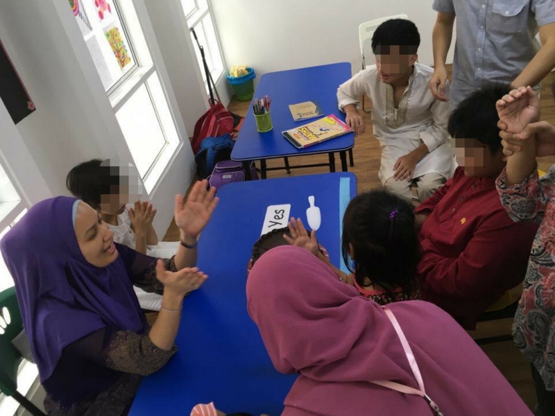 Eden Firdaus Centre for Special Education Eden Firdaus Centre for Special Education menyediakan pakej lengkap iaitu belajar terapi dan kelas di bawah satu bumbung.