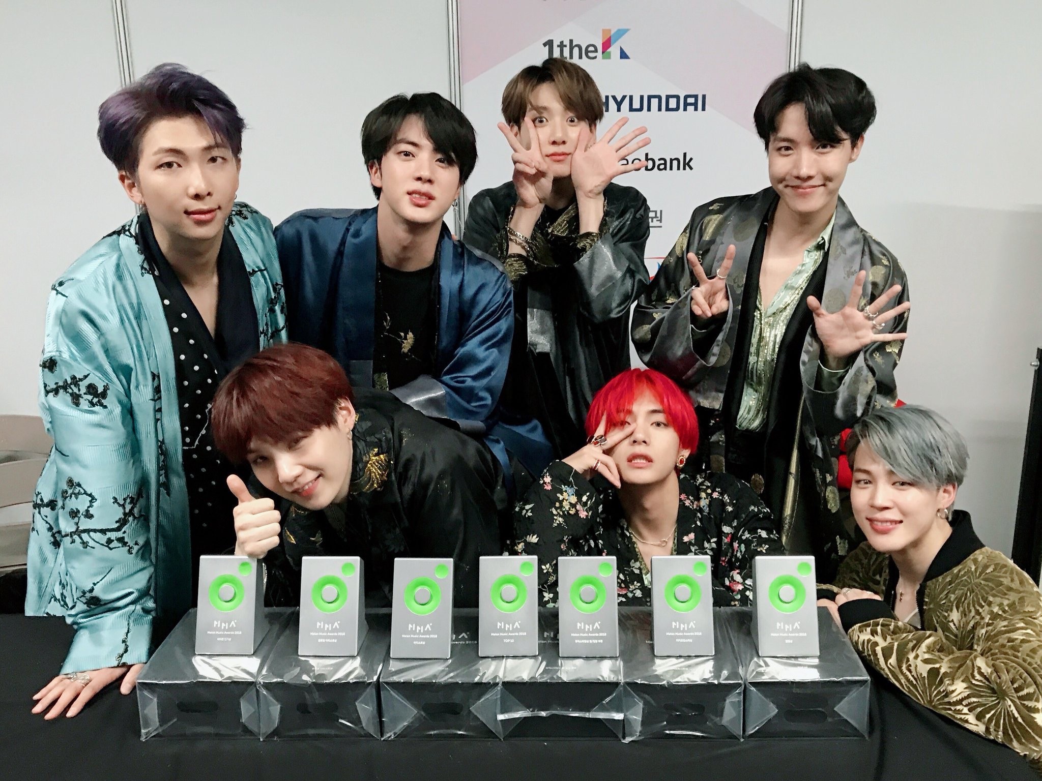 BTS Offcial Masih nombor satu!