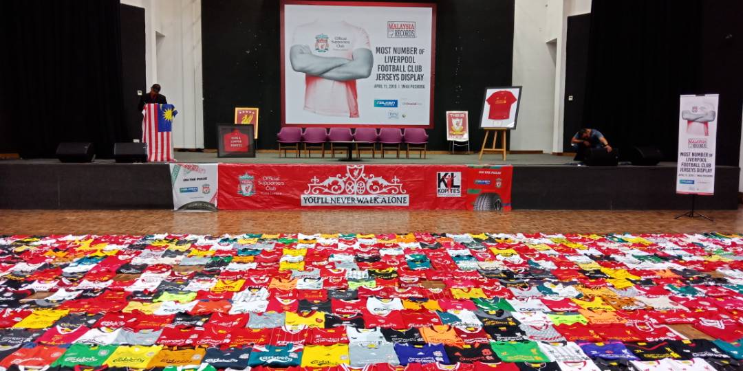 kl kopites Sebanyak 1,278 jersi Liverpool dipamerkan.