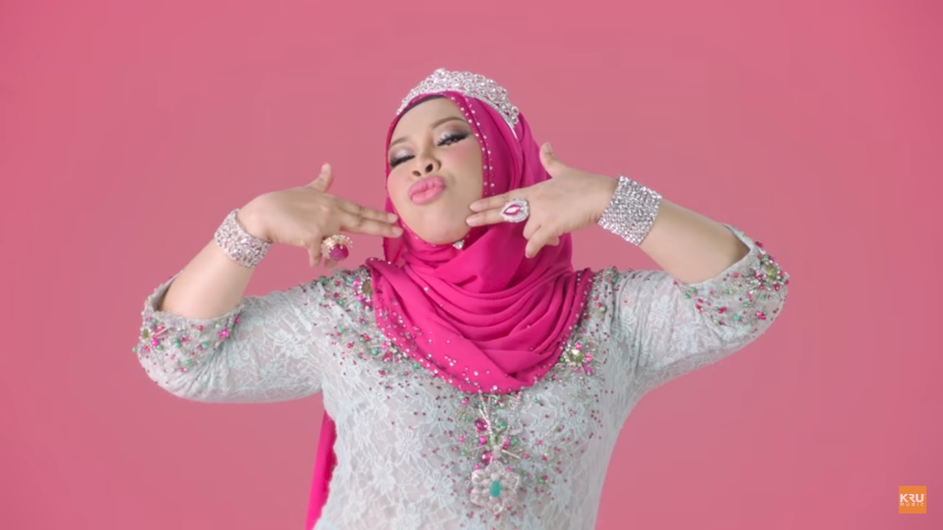 YouTube Muah, muah, muah, muahhh!