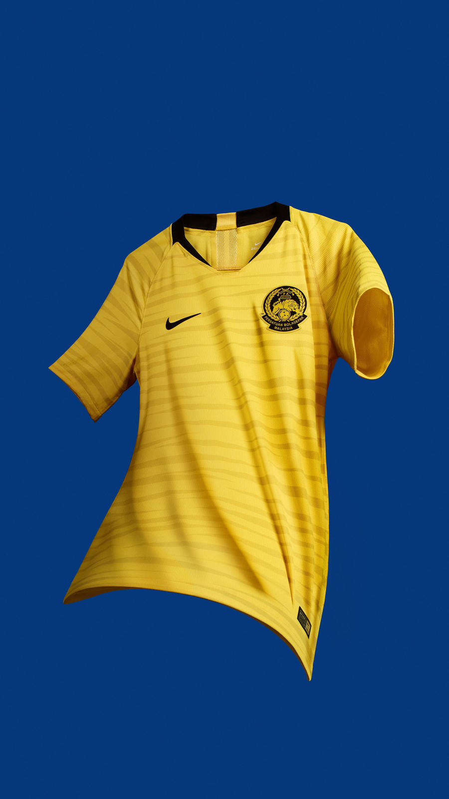 Nike Grafik belang harimau ditampilkan menerusi jersi ini.