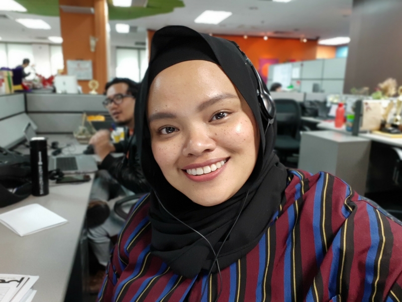 Rojak Daily Skop! Bimbang masalah tunafoto? Guna fungsi Live Focus pada kamera hadapan ini.