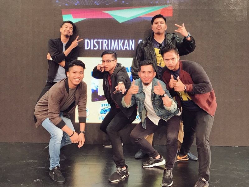 Twitter Strek Production antara anak muda yang menghasilkan video berbentuk nasihat.