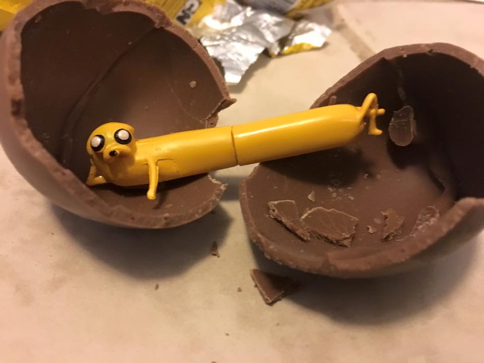 Reddit Dahulunya, mainan diletakkan di dalam coklat.