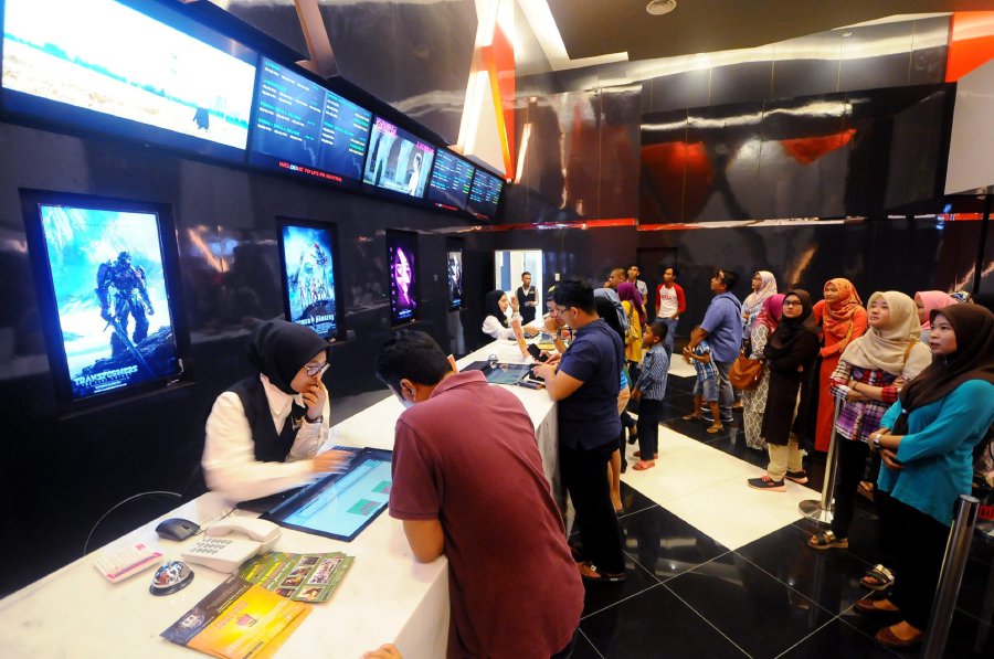 MOHD SYAFIQ RIDZUAN AMBAK/NST We miss the feeling of going to the cinema.