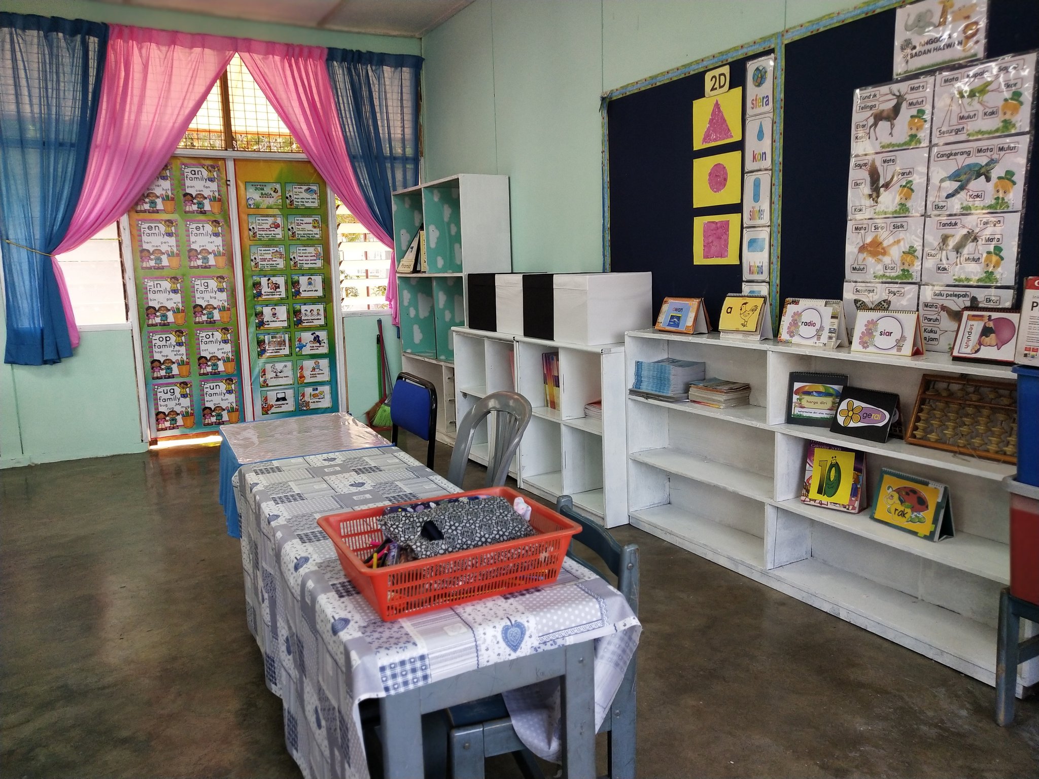 @akhifairuz_ Twitter A cute educational spot for the kids.