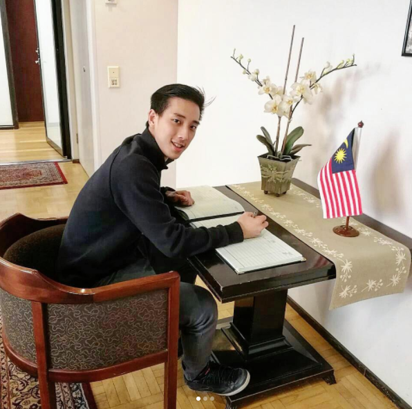 Julian Yee Instagram - @julianyeeee Study hard, study smart.