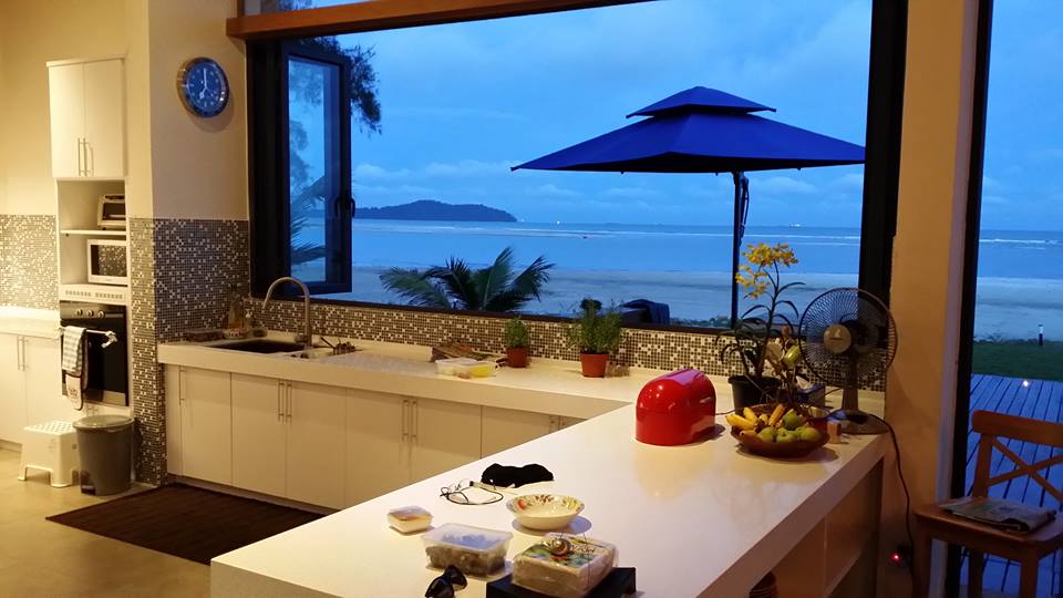 Villaku Residence You can even see the beach from the kitchen!