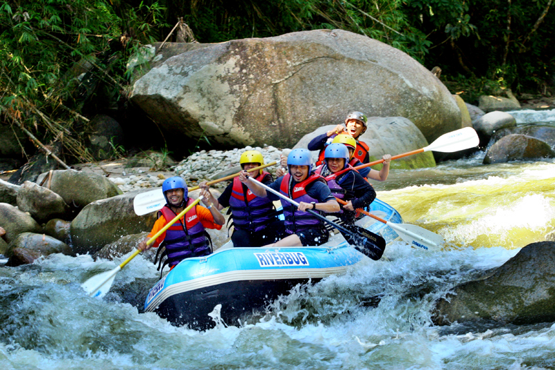 gowhere.my Anyone up for a session of white water rafting?