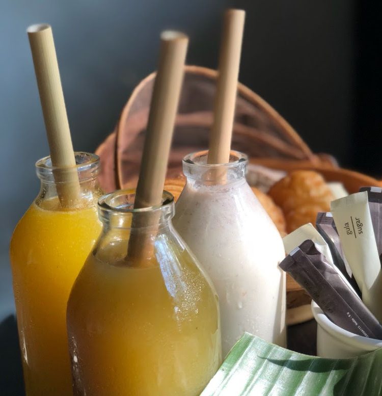 reveriebox.com Bamboo straws are the way to go.