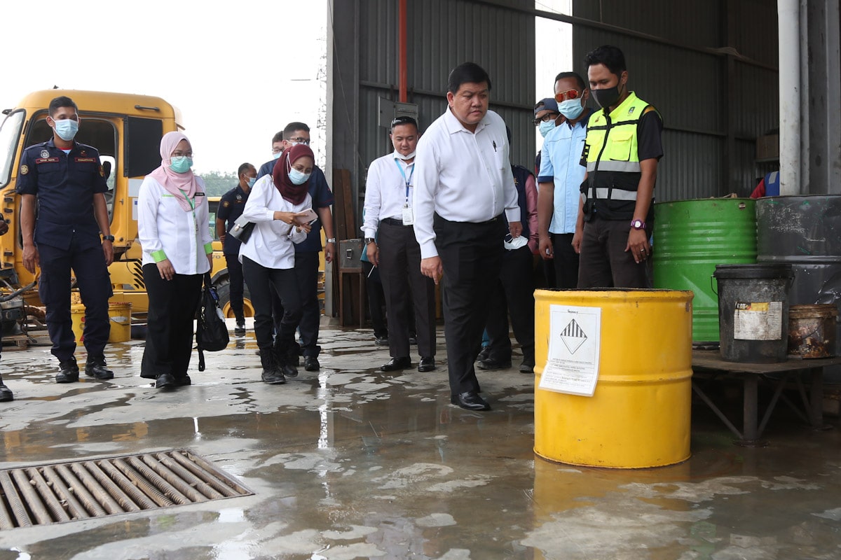 Remy Arifin/Selangorkini Authorities inspecting a heavy machinery maintenance plant in Rawang.