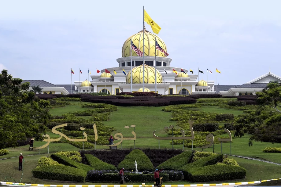 Bernama We're sure everyone working there wished there was indeed a secret KFC within the palace.