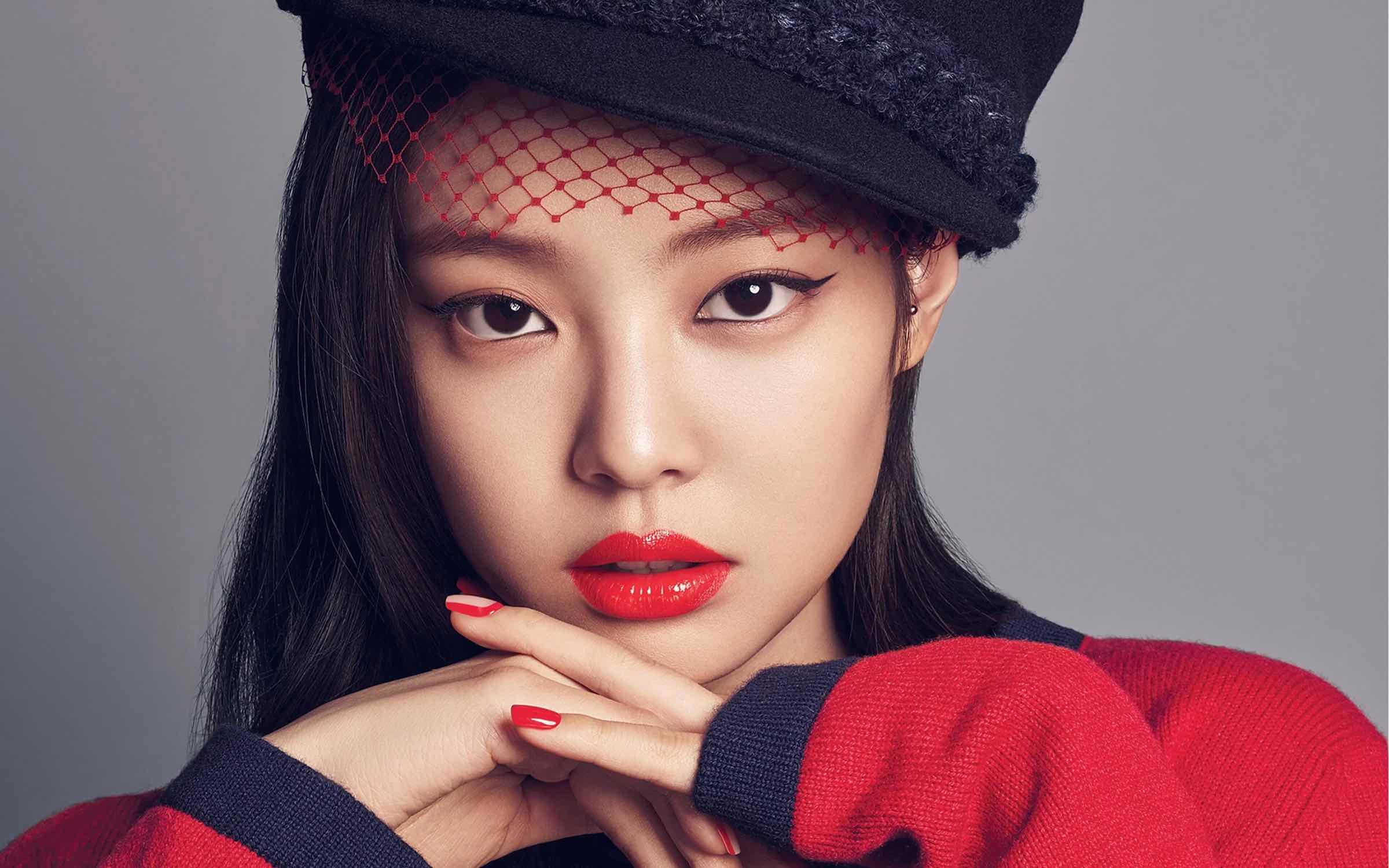 G-Dragon's one lucky fella.