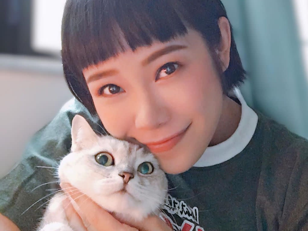 @sheepskin_kateyeung Instagram Kate and kitty.