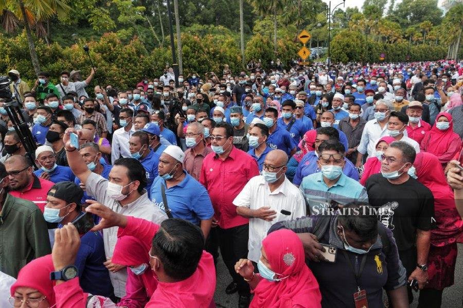 NSTP/HAZREEN MOHAMAD Pandemonium.