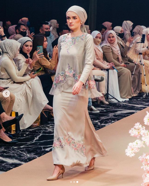 @leeyanarahman.co Instagram COVID-19 free fashion show?