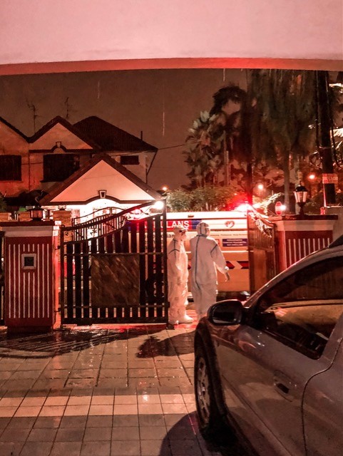 Azraa Maisara The ambulance from Hospital Kluang came to fetch us at 9.45pm.