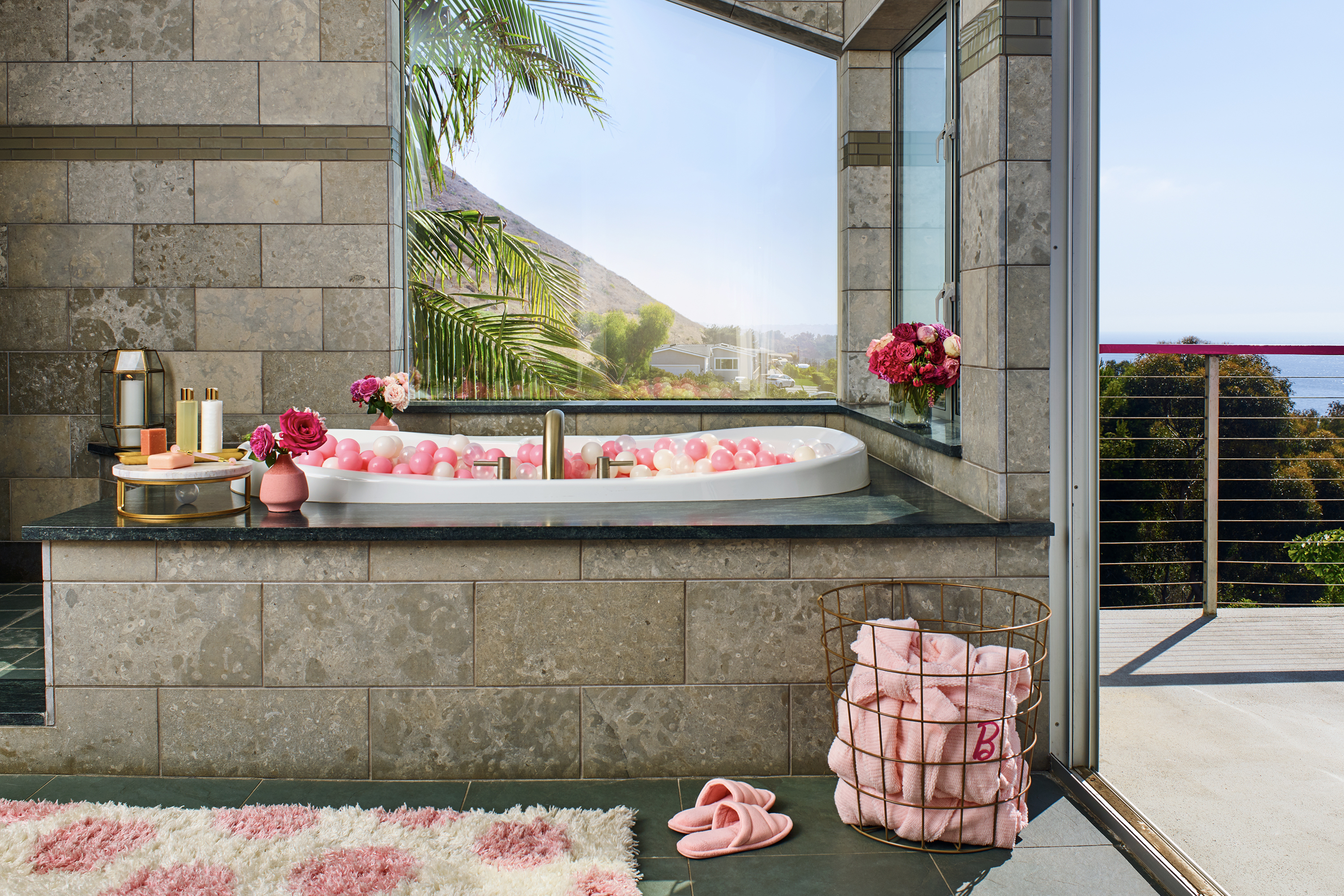 The luxurious bathroom.