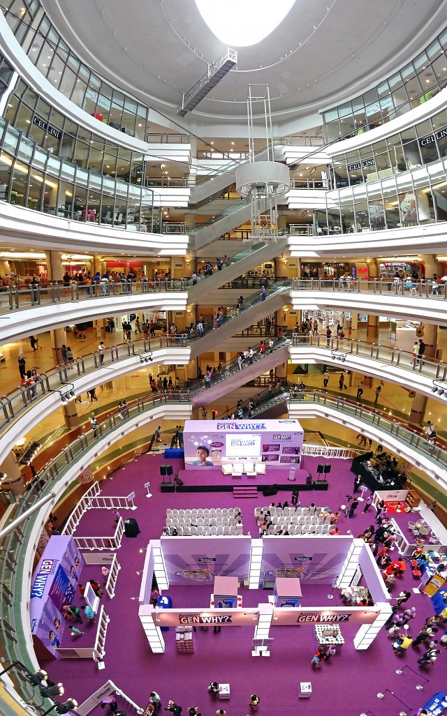 thousandwonders.net Over 700 stores in one place, and the world's 4th largest mall
