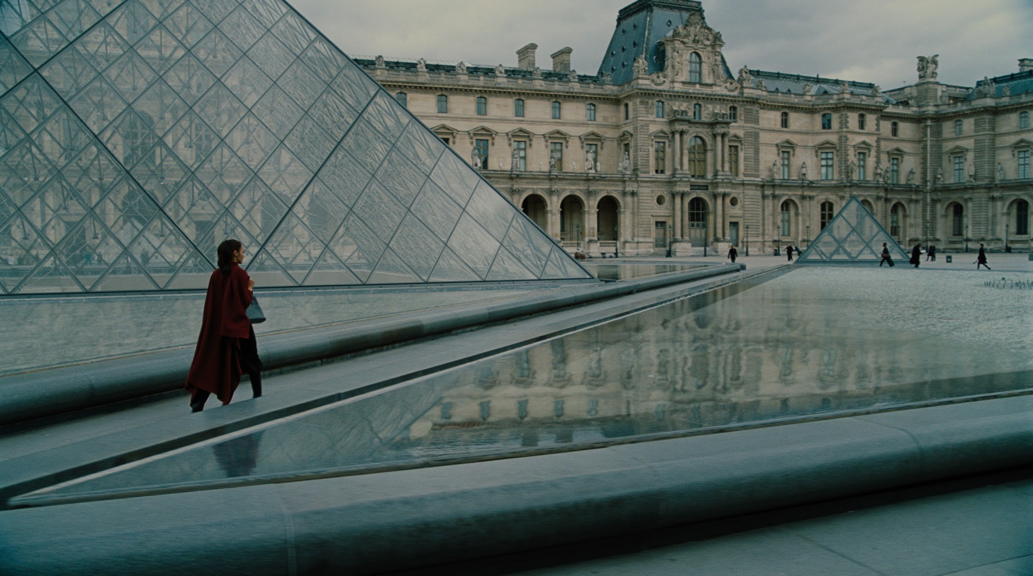 DC/Warner Bros. Diana going in to the museum to retrieve her photograph. Is this before or after BvS?