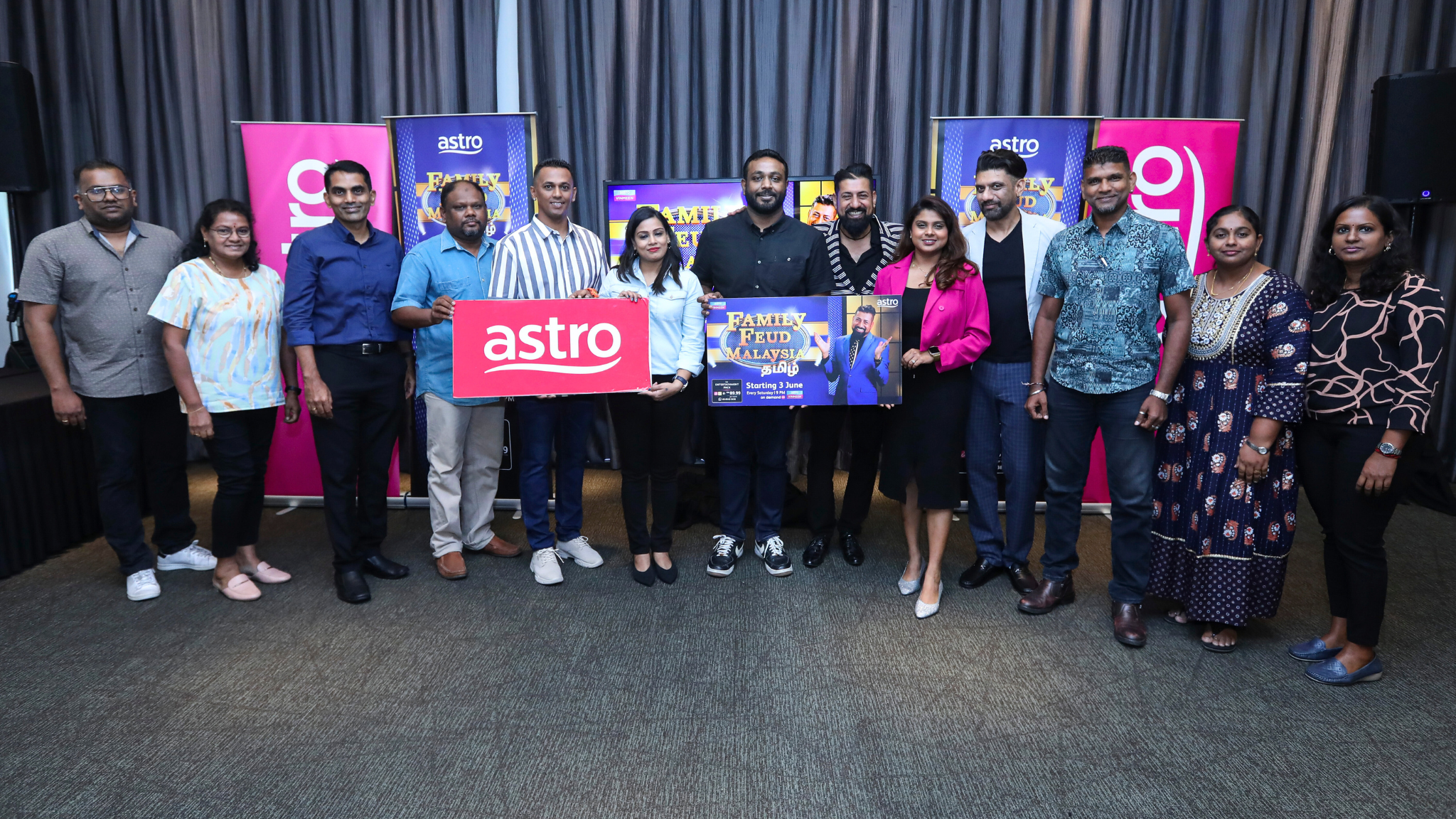 Family Feud Malaysia Tamil Fuels the Future of Tamil School Educational Programmes | Astro Ulagam