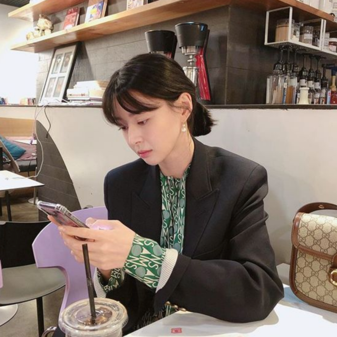 office-lady.png office-lady.png