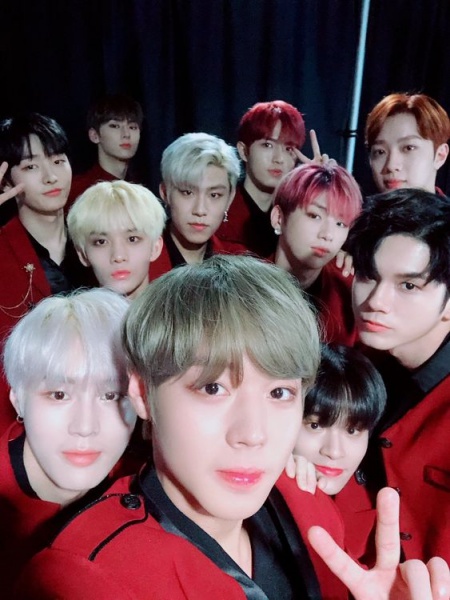 wannaone_03.jpg