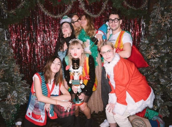 taylorswift_75601607_987419674972043_306138157257382977_n.jpg