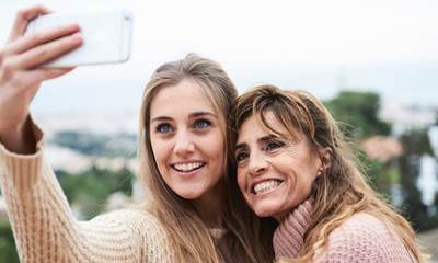 Travelwith-mom400.jpg