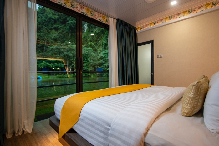 travel-resort-july07-Ipoh-Lost-World-Floating-Villa-2.jpg