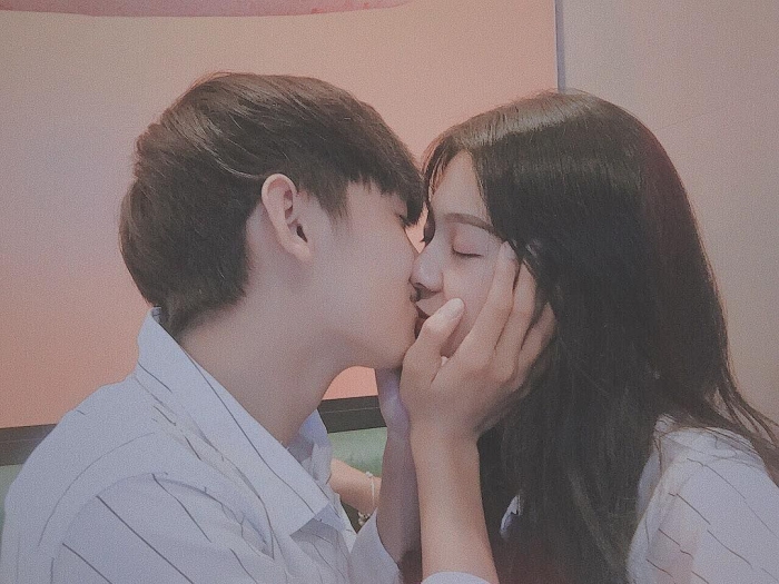 couple-kiss-1.jpg