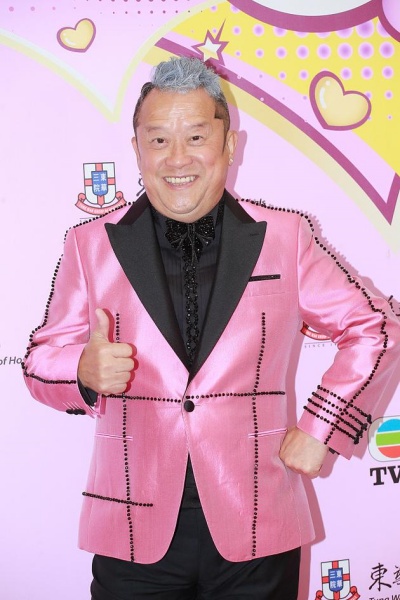 黎峇菈和曾志伟接吻