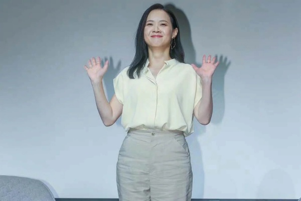 曾志伟亲大马辣模曾宝仪回应