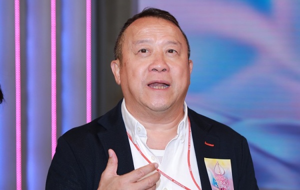 曾志伟亲大马辣模曾宝仪回应
