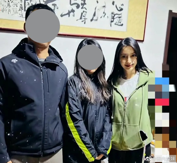 Angelababy现身寺庙