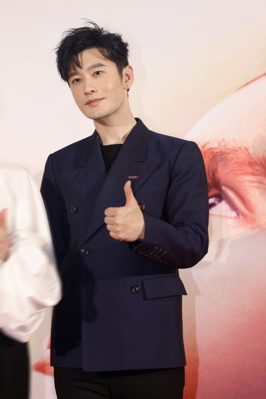 黄晓明回青岛