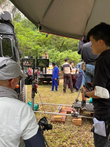 《爆裂点》剧组受困椰壳洞