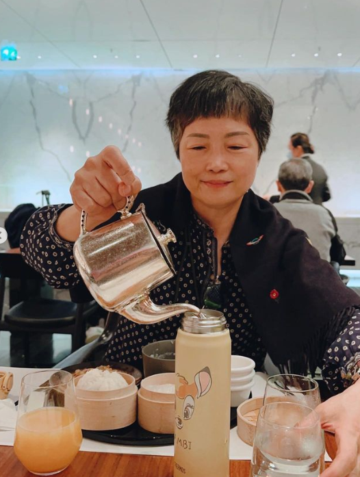 容祖儿现身香港机场