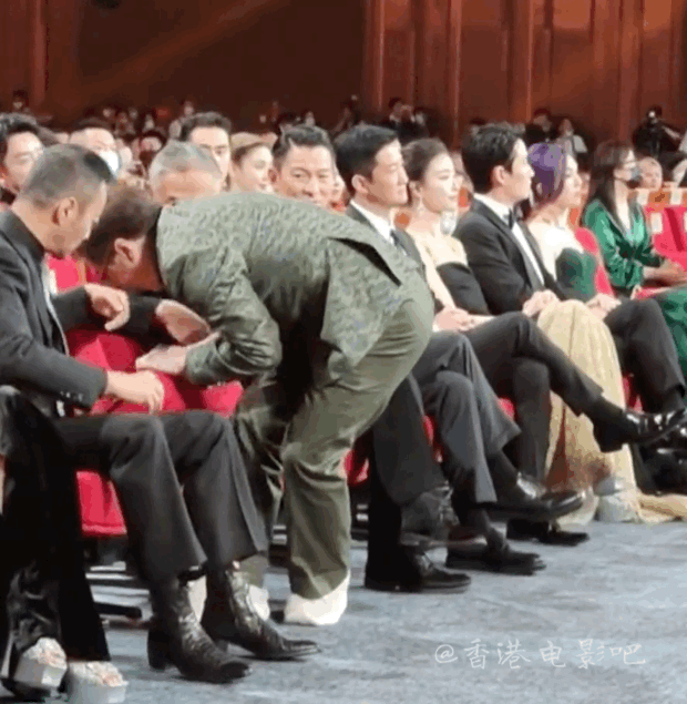成龙修椅子
