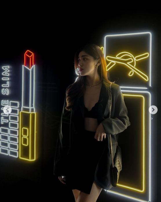 girl-ysl-beauty-zone